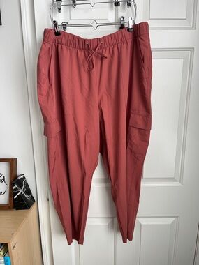 Old Navy Active XXL Stretchtech Cargo Ankle Jogger Pants in Dusty Rose